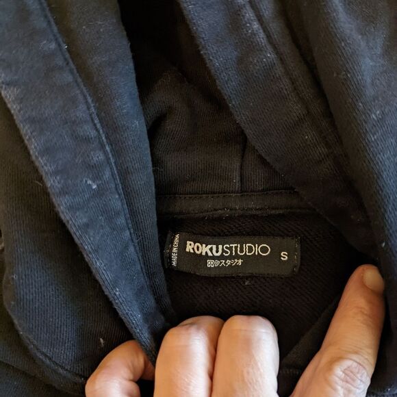 𝅺roku studio rise of the wolves black hoodie sz s purple wolf applique euc - Picture 7 of 7